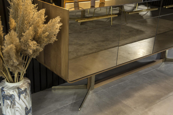 Mobilna konsola boczna Specchio Armadio Lowboard z lustrzanymi frontami