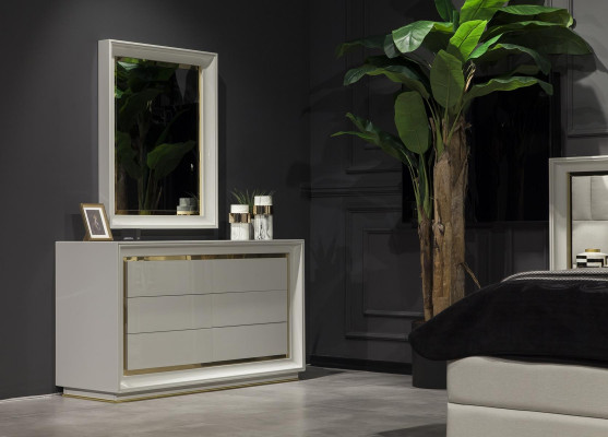 Nowoczesna biała komoda z lustrem i szufladami do przechowywania