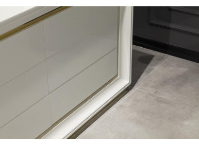 Nowoczesna biała komoda z lustrem i szufladami do przechowywania