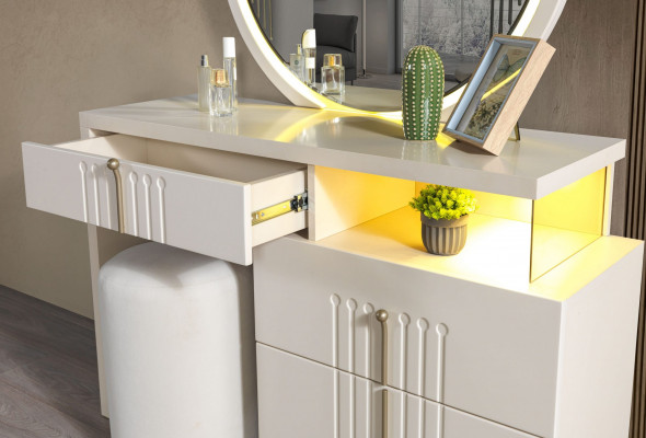 Elegancka toaletka z lustrem