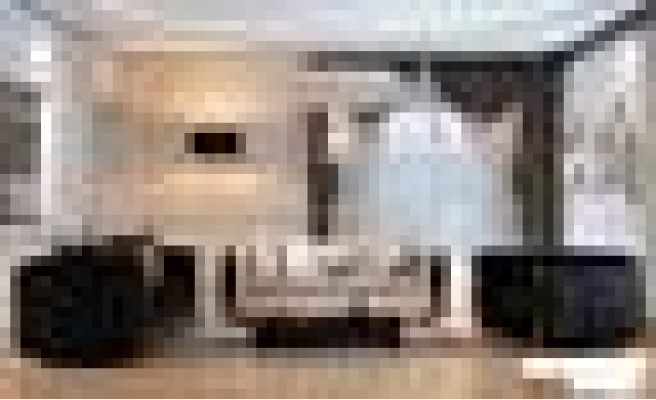 Luksusowa tapicerowana sofa 3-osobowa w kolorze beżowym o nowoczesnym stylu