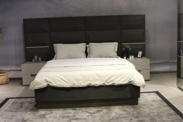 Luksusowy zestaw Sypialnia Designerskie Łóżko 2x Stolik nocny Drewno Całkowicie nowe 3 sztuki.