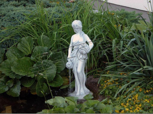 Figurka ogrodowa „Pani Fontaine” 78cm figurka ludzi ze stawu rzucona w kamień