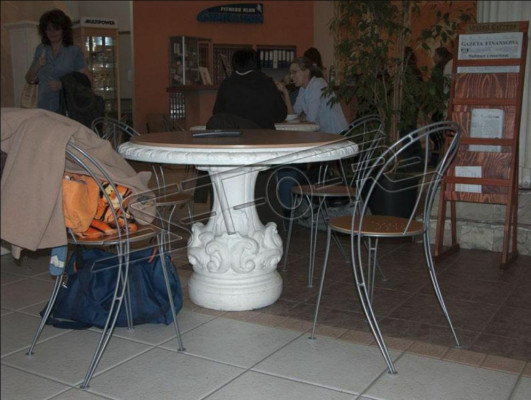 Kamienny stół tarasowy Dekoracja ogrodowa Meble Elegancki design w stylu Antyk