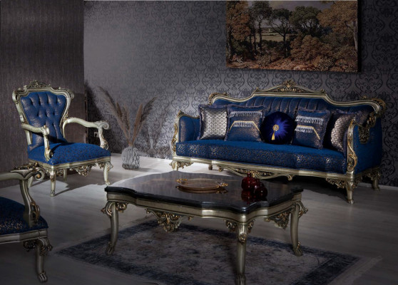 Wykwintna klasyczna sofa w salonie ze złotymi wzorami