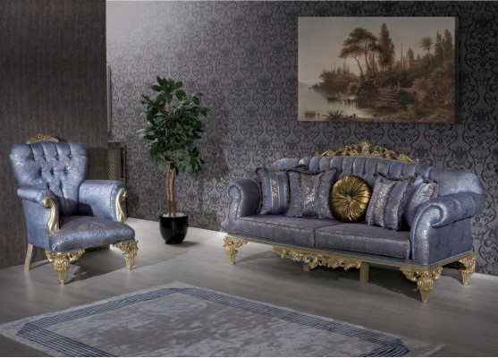 Wyrafinowana klasyczna sofa w stylu Chesterfield w salonie ze złotymi poduszkami