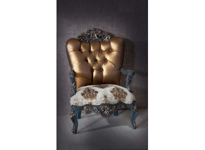 Chesterfield Design Hotel za złotą oprawę w salonie
