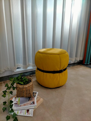 Design Stołek Pufa do salonu Designerski okrągły nowoczesny podnóżek