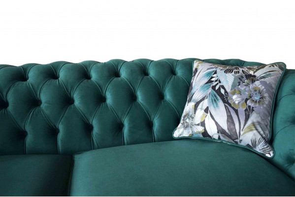 żywa trzyosobowa sofa z Chesterfield w delikatnym szmaragdowym kolorze z kwiatowym wzorem