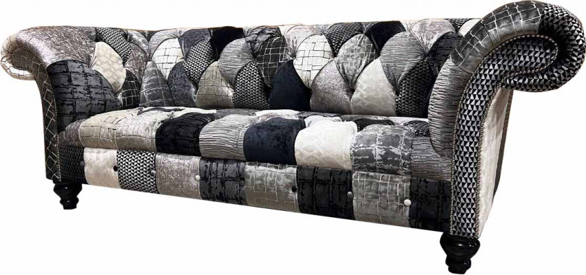 Luksusowa aksamitna sofa z wzorem Chesterfield i kolorową kratką