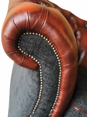 Sofa do salonu o nowoczesnym designie 3 miejsce do siedzenia Brown Chesterfield Couch Skóra Podkładka Włókienniczy Nowość