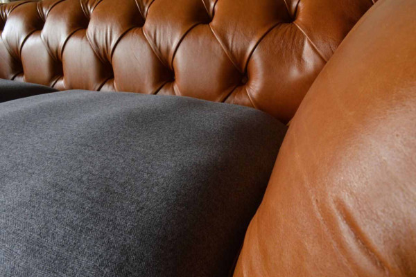Luksusowa sofa ze sztucznej skóry w Chesterfield z 3 miejscami do siedzenia, trzyosobowa sofa