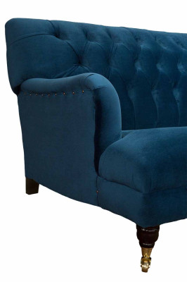 Luksusowa designerska kanapa czteroosobowa w stylu Chesterfield w kolorze niebieskim