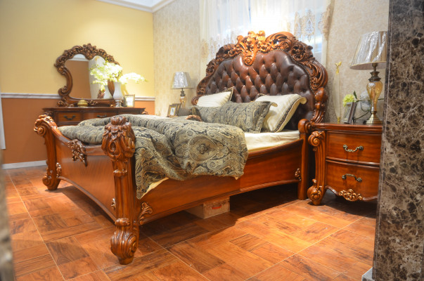 Klasyczne łóżko barokowe dwuosobowe w stylu rokoko Chesterfield Skóra Hotel Antyk
