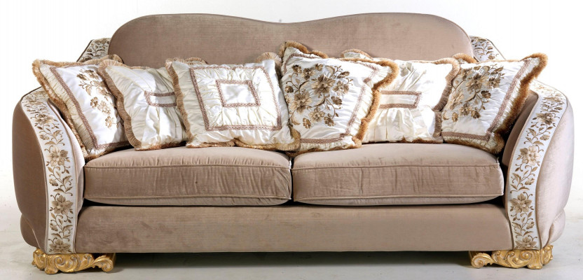 Klasyczna trzyosobowa sofa Chesterfield do stylowych przestrzeni mieszkalnych