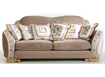 Klasyczna trzyosobowa sofa Chesterfield do stylowych przestrzeni mieszkalnych