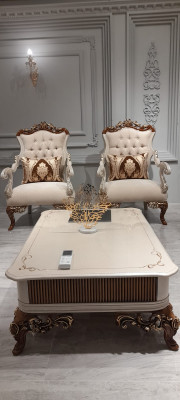 Trzyosobowa kanapa Chesterfield Baroque Meble Sofa Kanapy Materiał Złoty