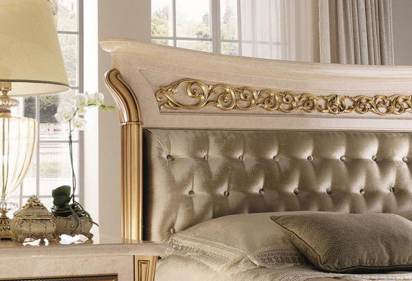Łóżko 2x Stolik nocny Design Classic Sypialnia 3-częściowy. Luksusowy zestaw łóżek Meble