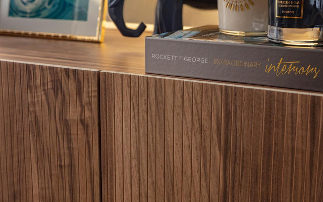 Kredens Szafa Meble Wysoki Połysk Drewno Luxury Kredens Kredens z Lustro Luxury Nowość