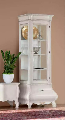 Prezentujemy luksusowy projekt szafki drewnianej Gablota Biały Włoskie Meble Szafa