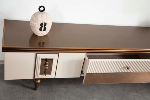 Luksusowy stolik pod telewizor możesz zastosować w swoim salonie w nowoczesnym stylu