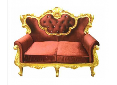 Szykowna sofa do 2 sypialni w każdym jasnym zestawieniu kolorystycznym w szlachetnym odcieniu czerwonego i błyszczącego złota w stylu barokowym