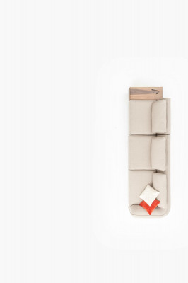 Wygodna 5-miejscowa sofa do siedzenia w prostym beżowym kolorze i nowoczesnym designie