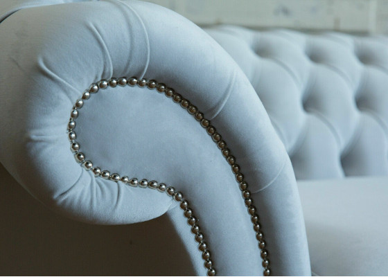 Szary Chesterfield 4 miejsce do siedzenia Podkładka Couch Modern Style Aksamit Włókienniczy Material Sofa