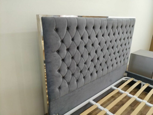Duże stylowe Chesterfield szare Podwójne łóżko włókiennicze o luksusowym designie