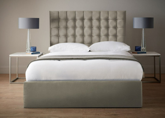 Nowoczesne jasnobeżowe łóżko Chesterfield Podwójne designerskie łóżko Sypialnia