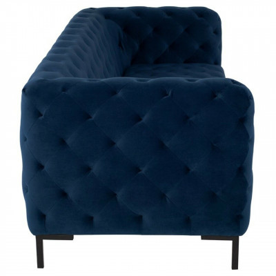 Stylowa niebieska Chesterfield 3-miejsce siedzące w salonie, luksusowa kanapa