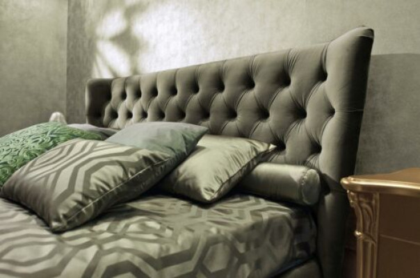 Luksusowy zestaw Sypialnia 4 sztuki. Łóżko + 2x Stolik nocny + Stołek Nowoczesne łóżko Design Solidne drewno