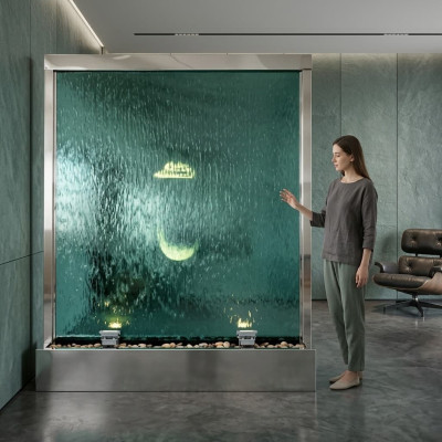 Luksusowy design ściany wodnej z kolumną wodną, ​​wodospadem, przegrodą ledową