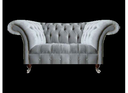 Jasnoszara sofa Chesterfield z designerskimi siedziskami - elegancka nowoczesna kanapa.