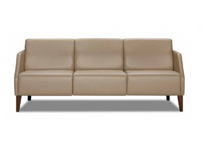 Beżowa sofa w salonie, dwuosobowa, tapicerowana, nowoczesna kanapa z tkaniny, dwuosobowa.