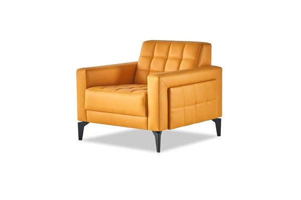 Fotel klubowy Chesterfield nowoczesny miękka skóra ze stali nierdzewnej i drewnianymi podłokietnikami.