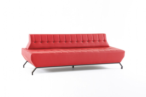 Czerwona kanapa Art Deco z wykończeniem Chesterfield, 3-osobowa z guzikami.