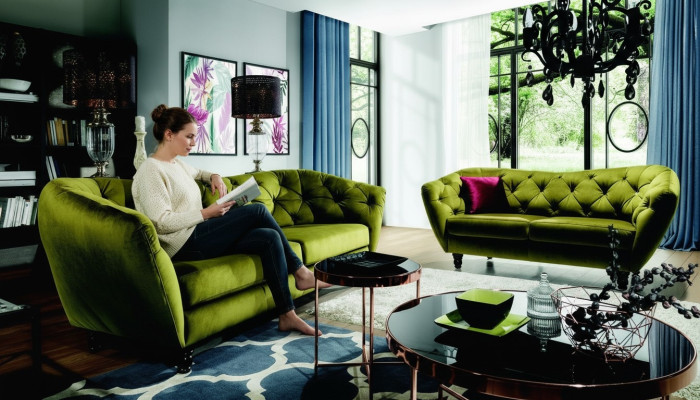 Sofa trzyosobowa w luksusowej oparcy Chesterfield w eleganckim odcieniu zieleni
