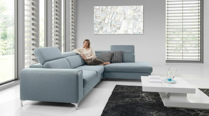 Designerska wygodna, miękka kanapa Narożnikowa w wykwintnym niebieskim kolorze do salonu