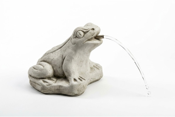 Figurka ogrodowa „Żaba Fontaine” 20cm figurka ludzi ze stawu rzucona w kamień
