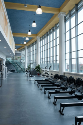 Sala kolumnowa XXL o długości 532 cm obsługuje kolumny Stojak na rzymską figurę