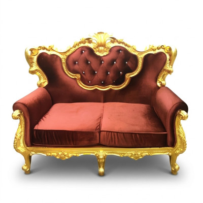 Szykowna sofa do 2 sypialni w każdym jasnym zestawieniu kolorystycznym w szlachetnym odcieniu czerwonego i błyszczącego złota w stylu barokowym
