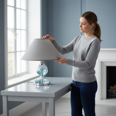 Lampa stołowa w stylu antycznym, korona, kryształ, lampy, światła