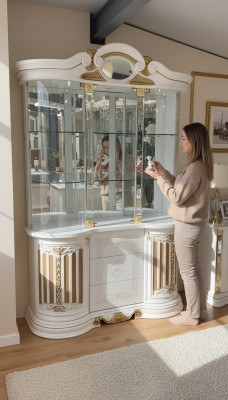 Gablota Drewno Szafa Classic prezentuje salon Drewno Szafki Design Szkło