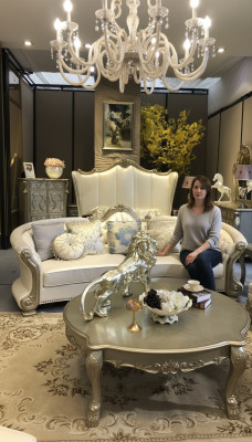 Sofa Okrągły Drewno rzeźbiona czteroosobowa kanapa Skóra Chesterfield salon