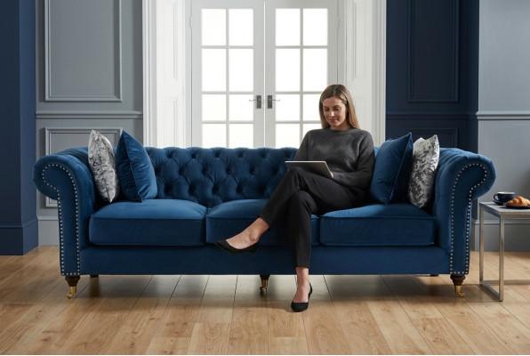 Niebieska sofa Chesterfield Luksusowa kanapa do salonu Sofa materiałowa