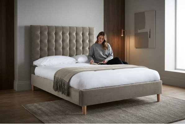 Szare luksusowe łóżko Chesterfield Podwójne łóżko tapicerowane Sypialnia Łóżko