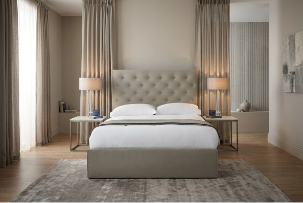 Łóżko Chesterfield, luksusowe łóżko tapicerowane, podwójne łóżko sypialniane, łóżko designerskie, nowe łóżka.