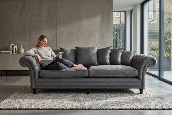 Klasyczna kanapa Chesterfield 4 miejsce do siedzenia Sofa Aksamit Skóra Design Szara 265cm
