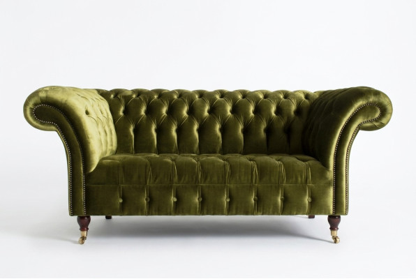 Klasyczna sofa 2-osobowa Chesterfield w kolorze zielonym, z tkaniny aksamitnej i kryształami. Nowa.